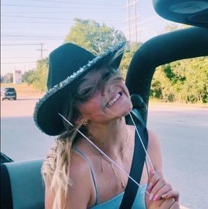 Meet your Posher, Lizzy